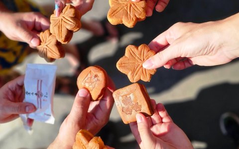 Japonia-z-DiscoverAsia-ciasteczka-momiji-manju.jpg